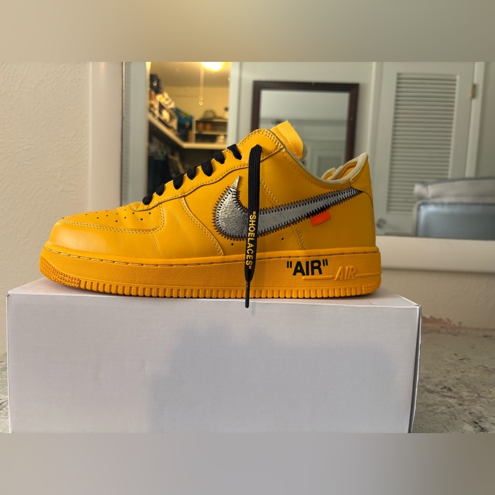 Off white air force 1 low, ICA university gold. Like new condition size 11 - Picture 4 of 7